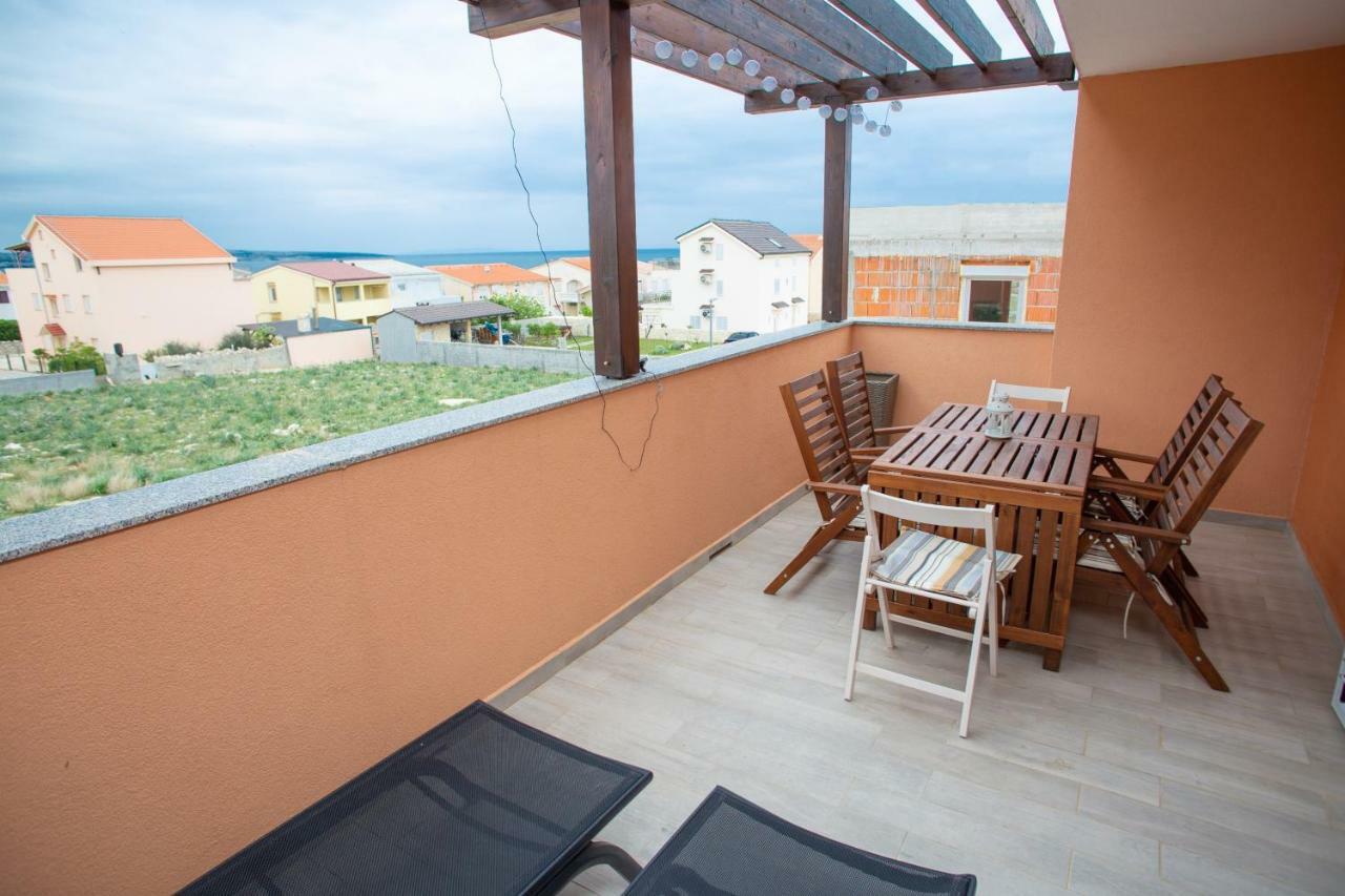 Apartman Matej With Pool Povljana Kültér fotó